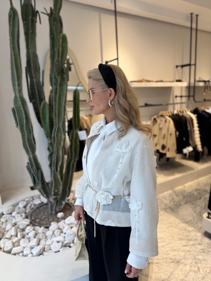 Whitecream orchid coat - Image 2