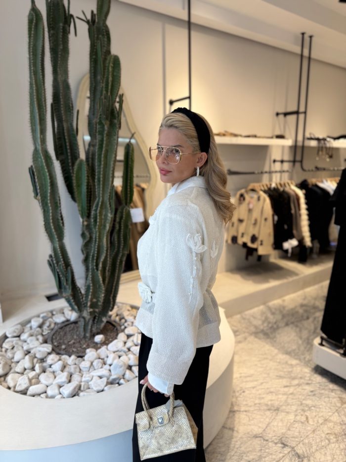Whitecream orchid coat - Image 4